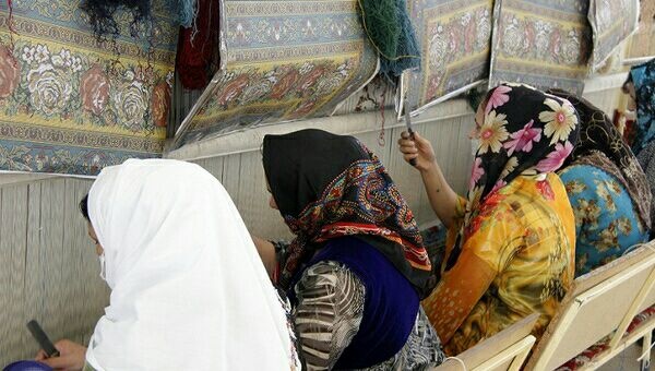 تاجران فرش ژاپن مشتریان پرو پا قرص فرش دستباف ساری