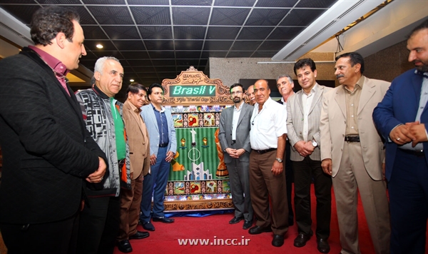 رونمایی از فرش جام جهانی فوتبال در برج میلاد