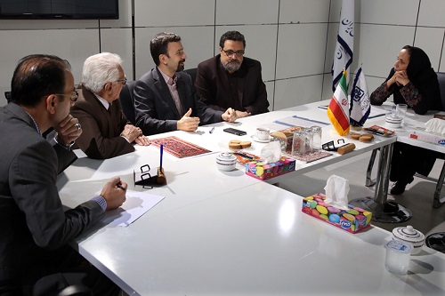 نشست هیات امنای موزه فرش در نمایشگاه فرش