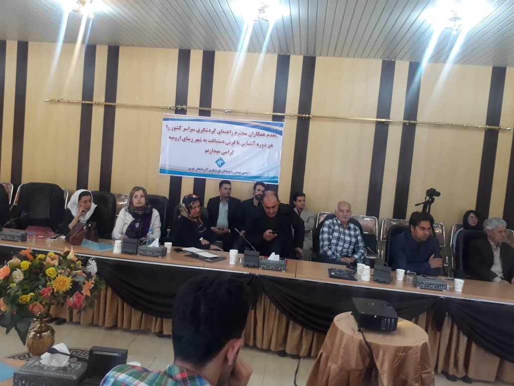 راهنمایان گردشگری با فرش دستباف بیشتر آشنا می شوند