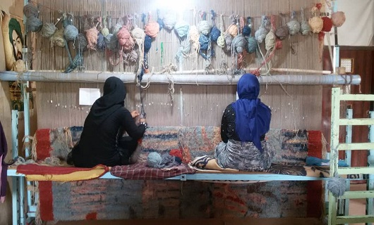 بانوی هنرمند و کارآفرین اسدآبادی در انتظار حمایت مسئولان