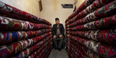 خرید ۹۰ تخته فرش دستباف از بافندگان 