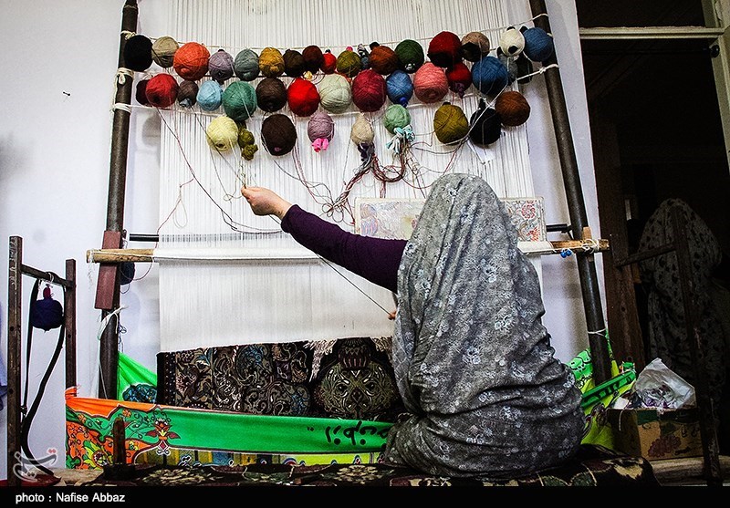 بررسی بیمه بافندگان فرش استان قزوین و ارائه تسهیلات در دستور کار قرار دارد 