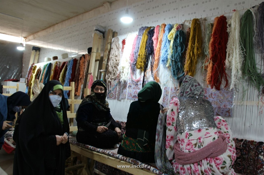 مددجویان چالدرانی ۸۰۰ مترمربع فرش دستباف به بازار عرضه کرده اند