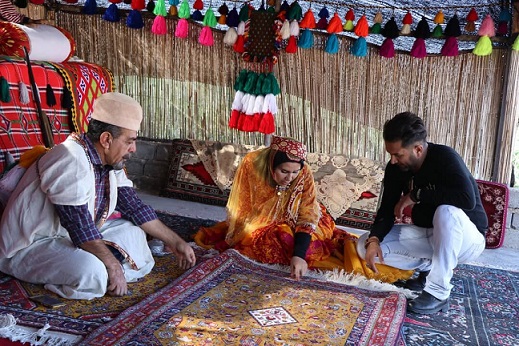 بهمن‌بیگی الگوی برپایی کارگاه قالی بافی دختران عشایر در فیروزآباد شد