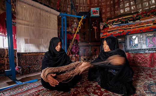 قالی بافی در قلعه گنج کرمان شهر نمونه اقتصاد مقاومتی
