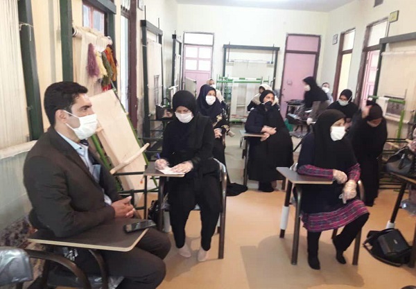 کارگاه آموزشی قالی بافی در استان لرستان آغاز بکار کرد