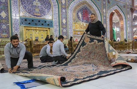 نونمایی ۶۵ هزار و ۱۰۳ مترمربع از فرش‌ های حرم مطهر رضوی 