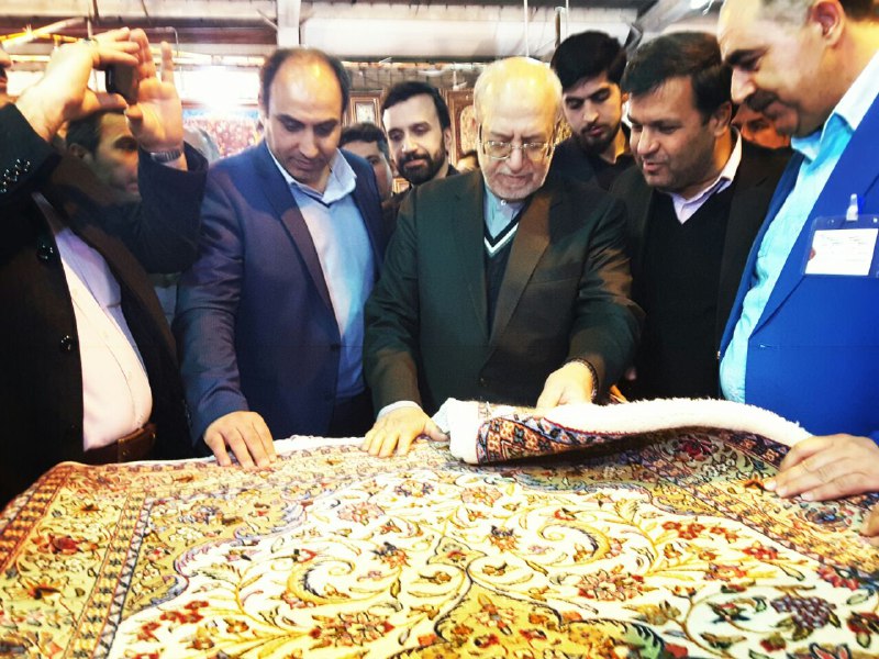 بازدید نعمت زاده از نمایشگاه فرش استان مرکزی