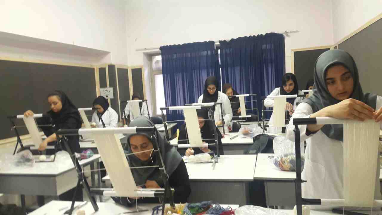 آزمون استانی دوازدهمین المپیاد فرش دستباف در چند استان برگزار شد