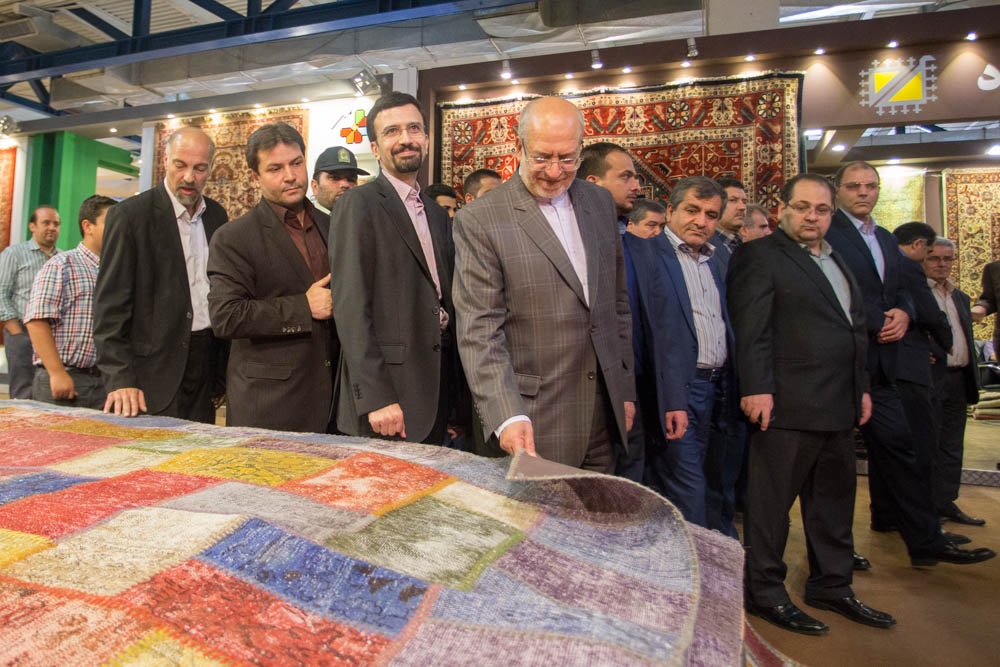 جز زیبایی در نمایشگاه فرش نمی‌بینم