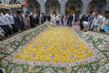فرش دستباف نفیس اهدایی به  حرم حضرت عباس (ع)