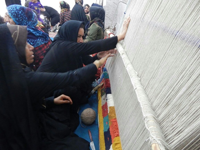 برگزاری دوره آموزشی به بافی فرش دستباف در تنگستان 