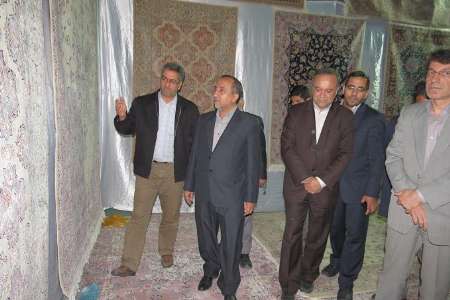 نمایشگاه فرش دستباف نایین افتتاح شد