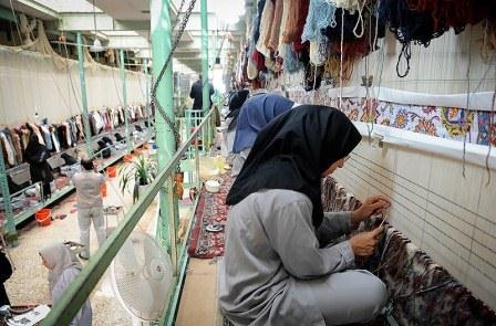 فرش زیرپای زائران حرم مطهر رضوی را 498 قالیباف می بافند