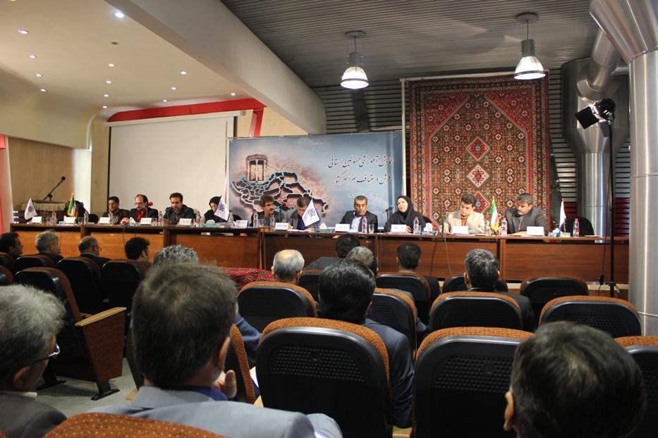 عملکرد و برنامه های مرکز ملی فرش ایران بررسی شد