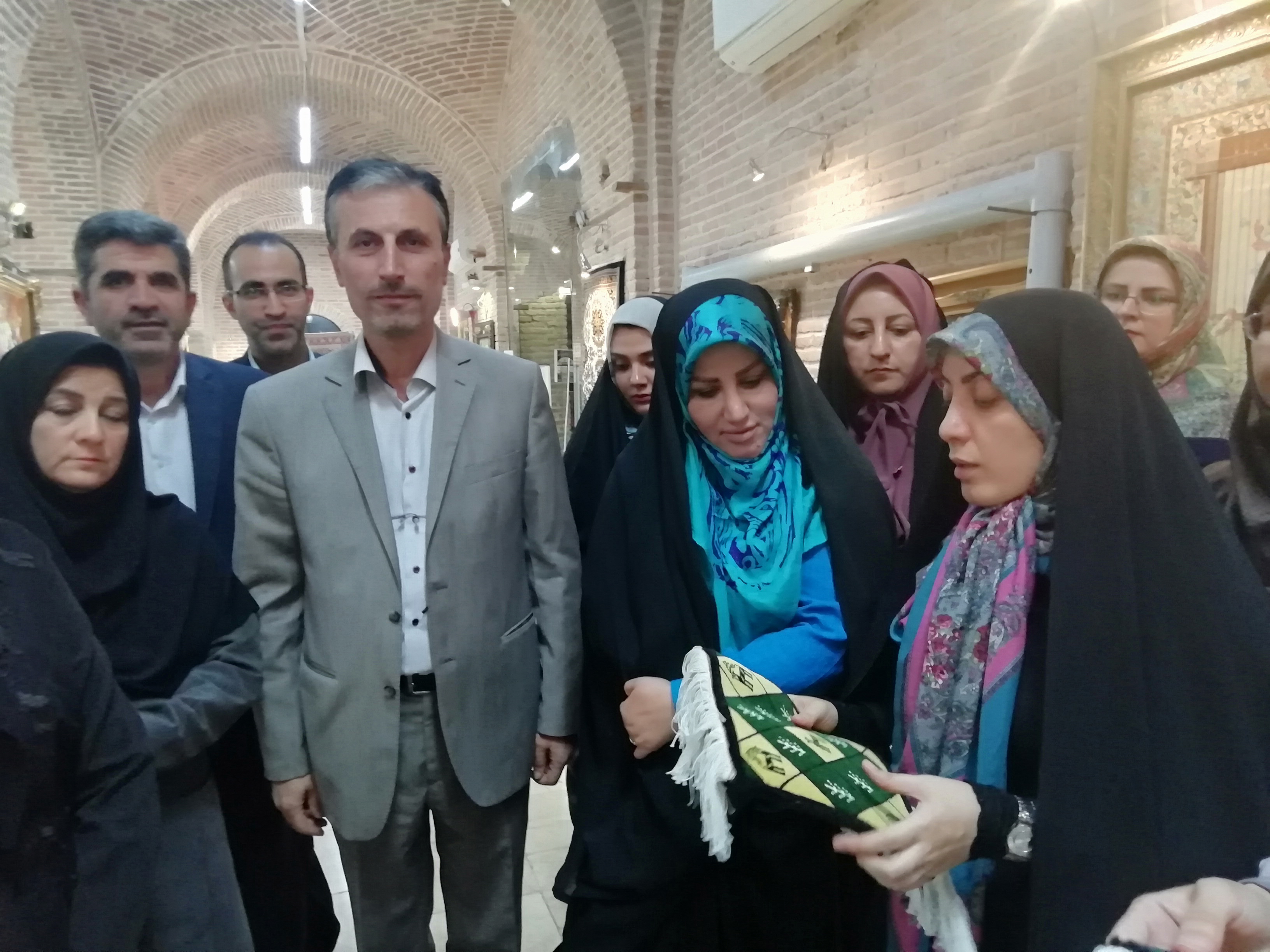  بازدید رئیس مرکز ملی فرش ایران از خانه فرش دستباف قزوین