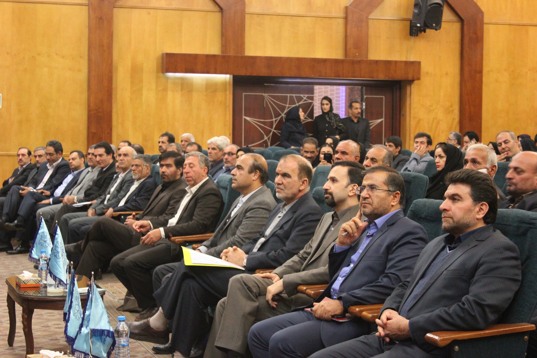 نشست تخصصی اقتصاد مقاومتی، تولید و اشتغال فرش دستباف برگزار شد