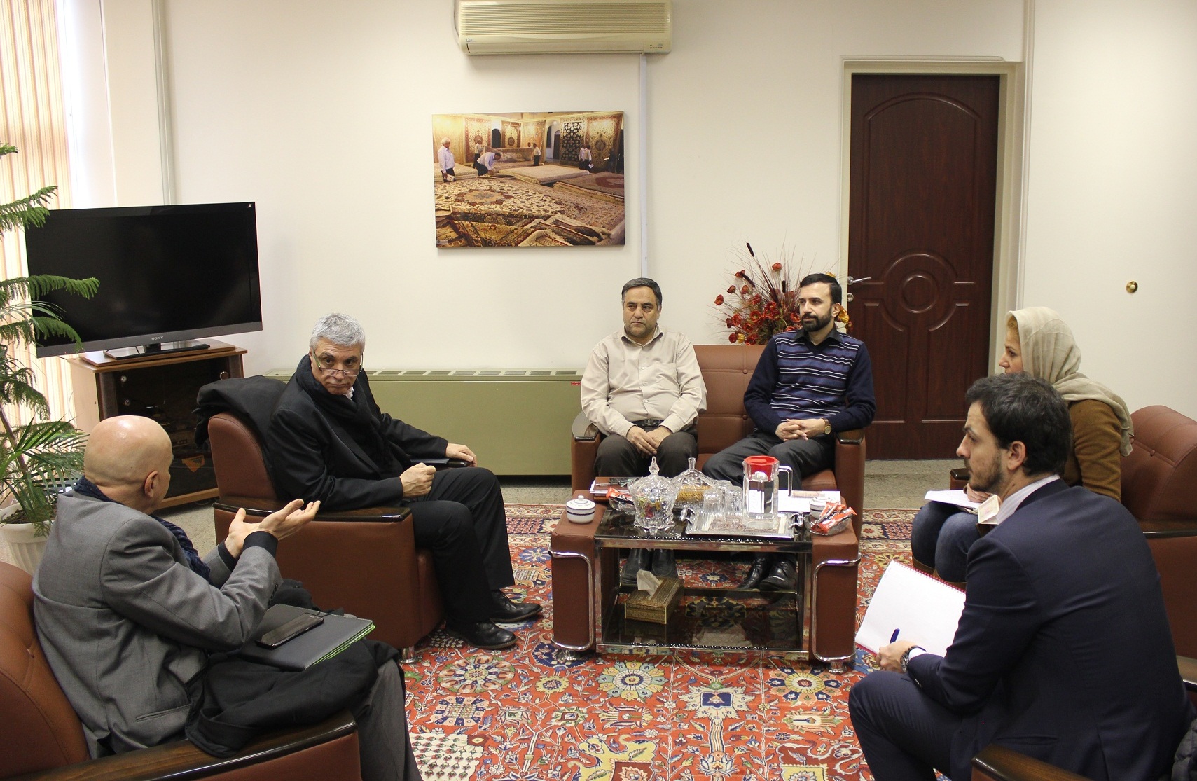 آغوش گشایی نمایشگاه میلان روی فرش ایرانی