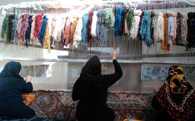 بافت 1300 متر فرش توسط مددجویان کردستانی 