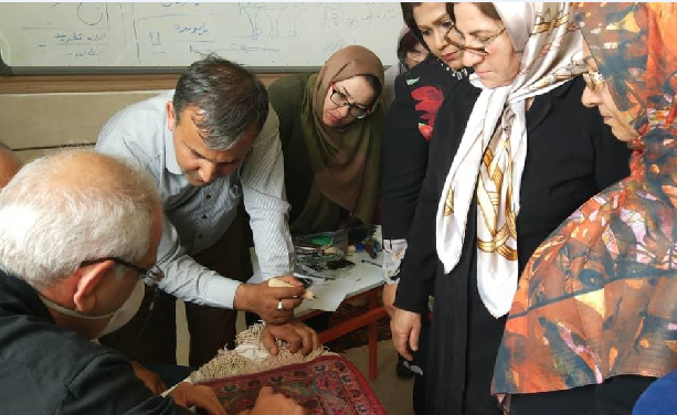 آموزش مهارت رفوگری و مرمت فرش دستباف در استان کرمانشاه  
