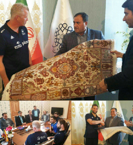فرش دستباف لیگ جهانی به سرمربی تیم ملی لهستان اهدا شد 