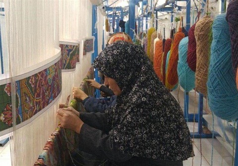 پرداخت بیش از ۱۷ میلیارد ریال تسهیلات به قالیبافان در مهاباد 