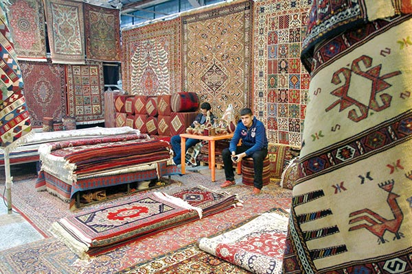 دیپلماسی سیاسی و اقتصادی برای فرش ایرانی 