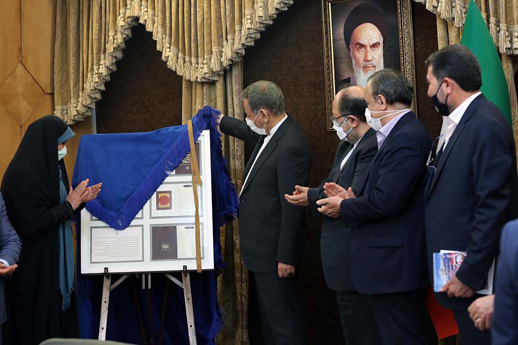 رونمایی از شناسنامه و گواهی مالکیت فرش دستباف ایرانی