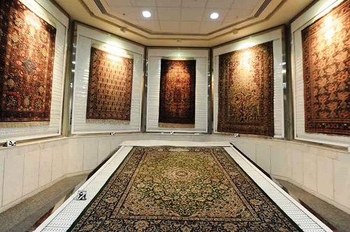فرش‌های نفیس ایران چشم نواز موزه تخصصی فرش آستان قدس رضوی